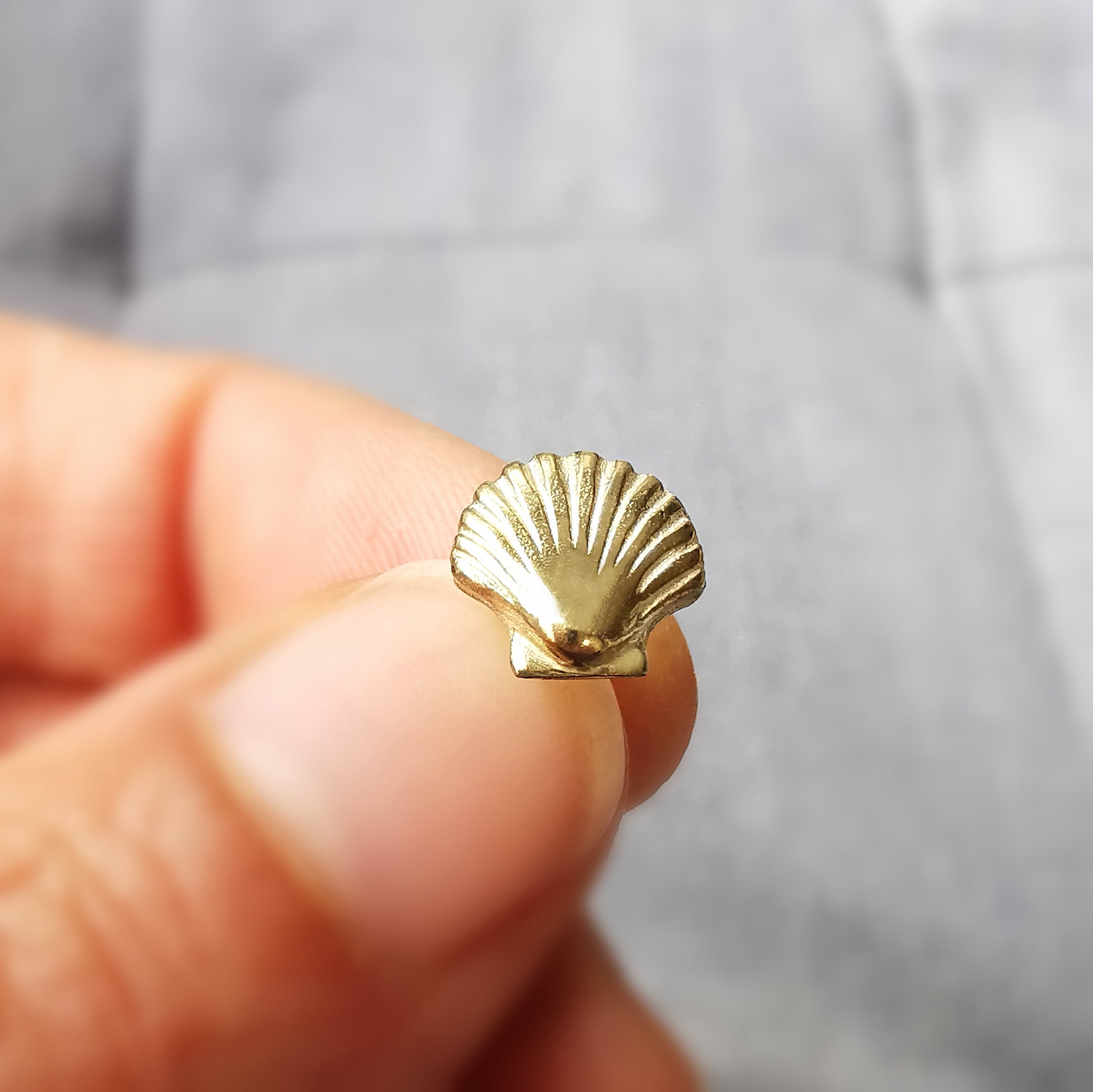SAMPLE SALE Shell Ear Stud - Jana Reinhardt Ltd