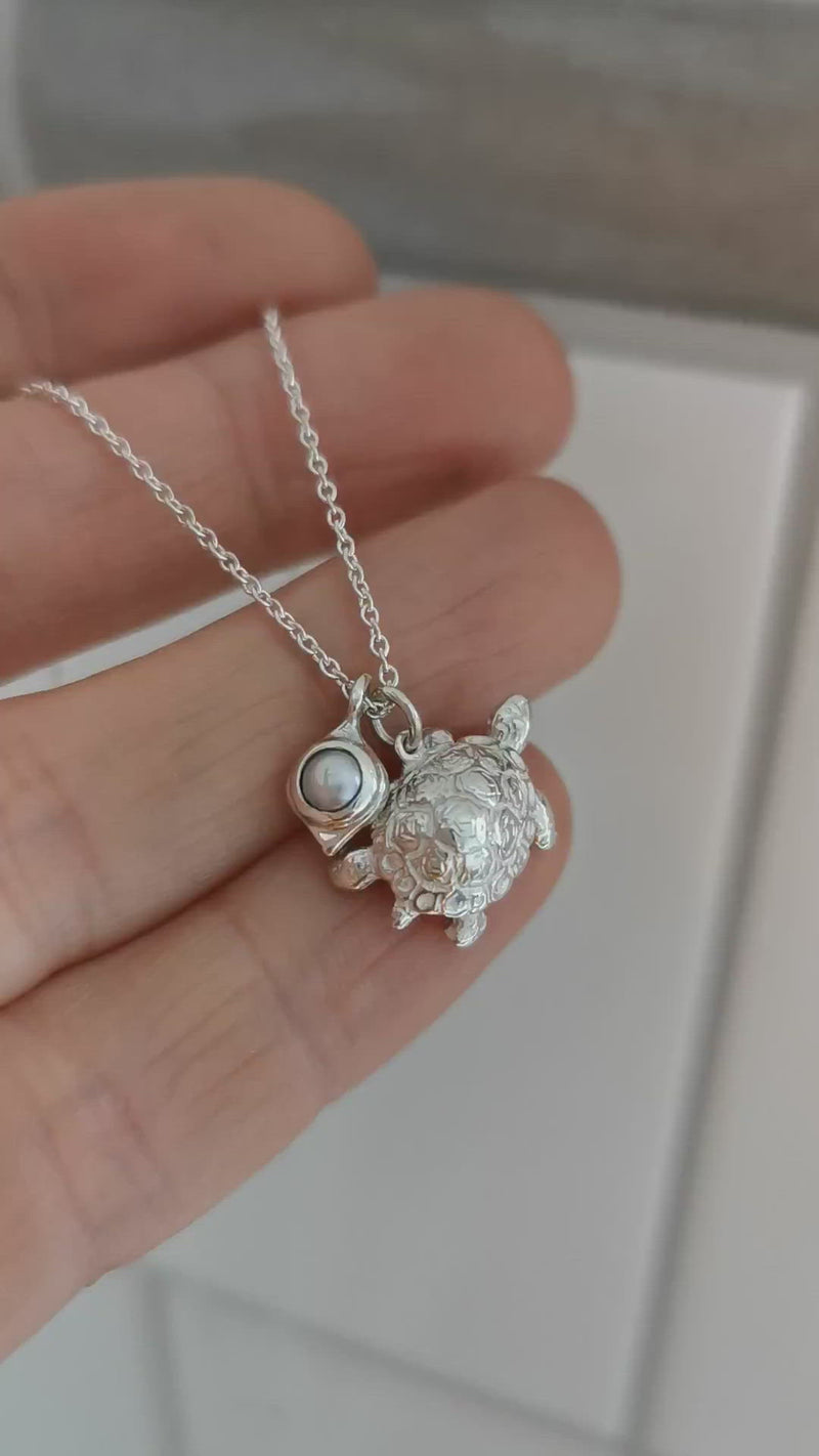 Silver tortoise pendant hotsell