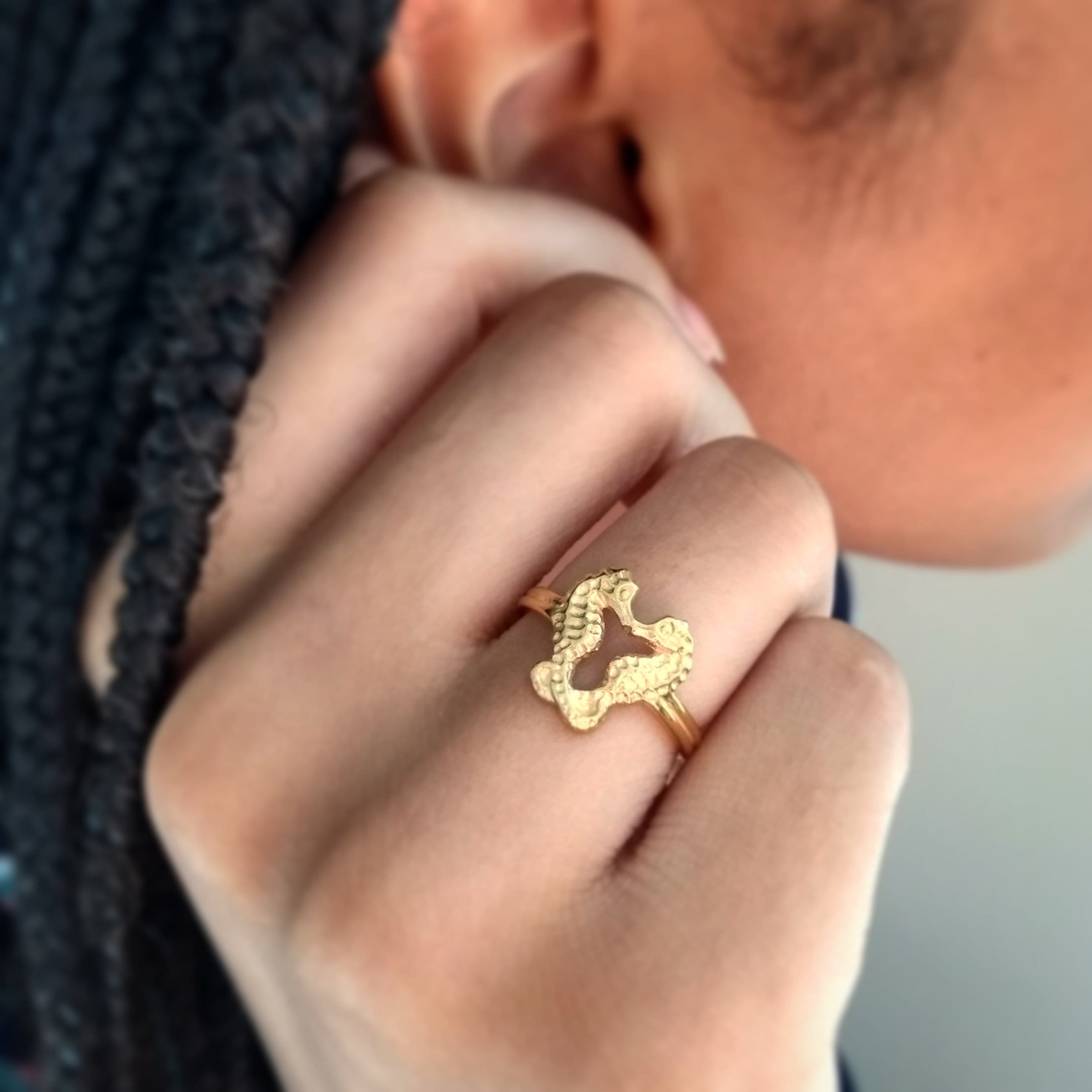 Anillo pequeño de caballito de mar