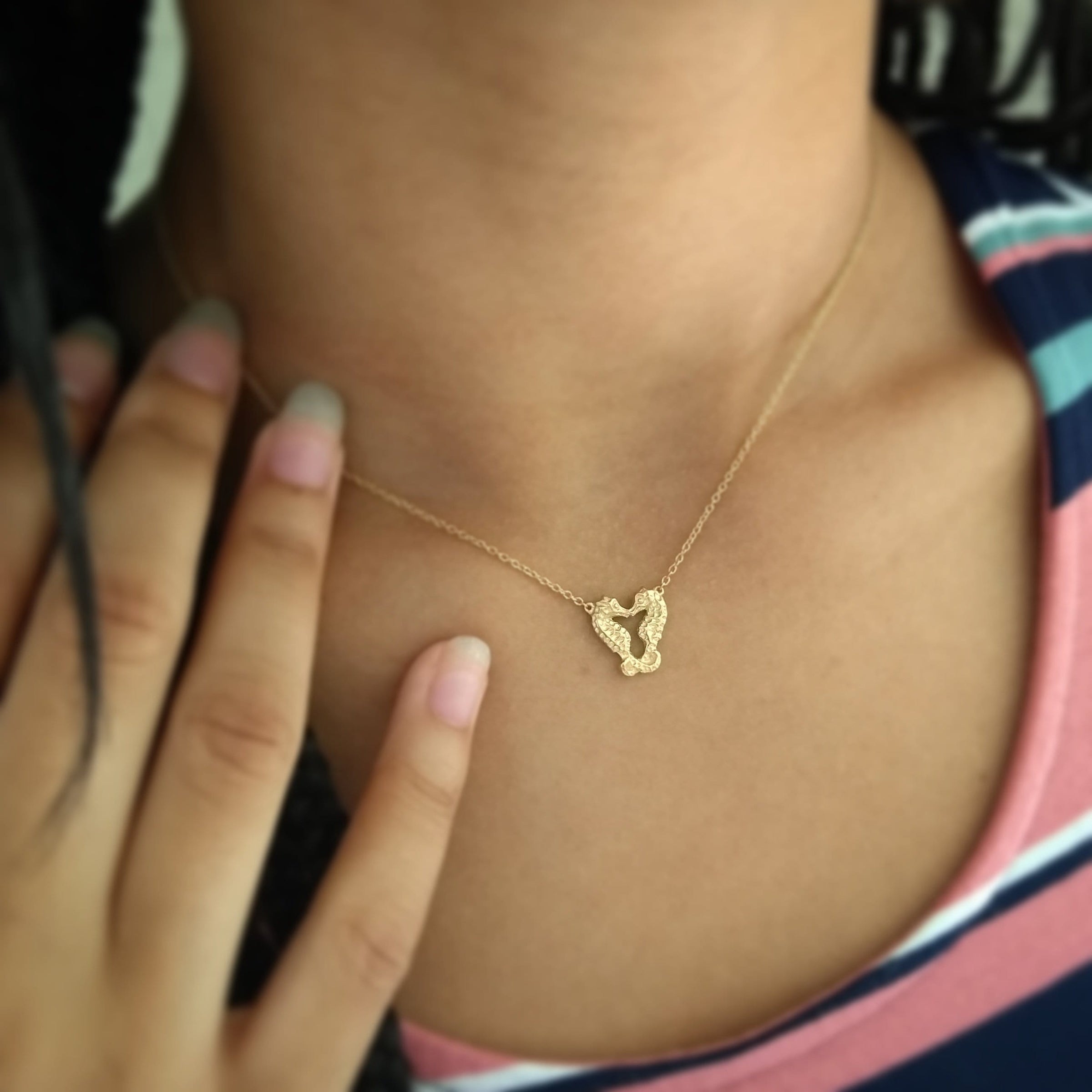 Collar de caballito de mar pequeño 