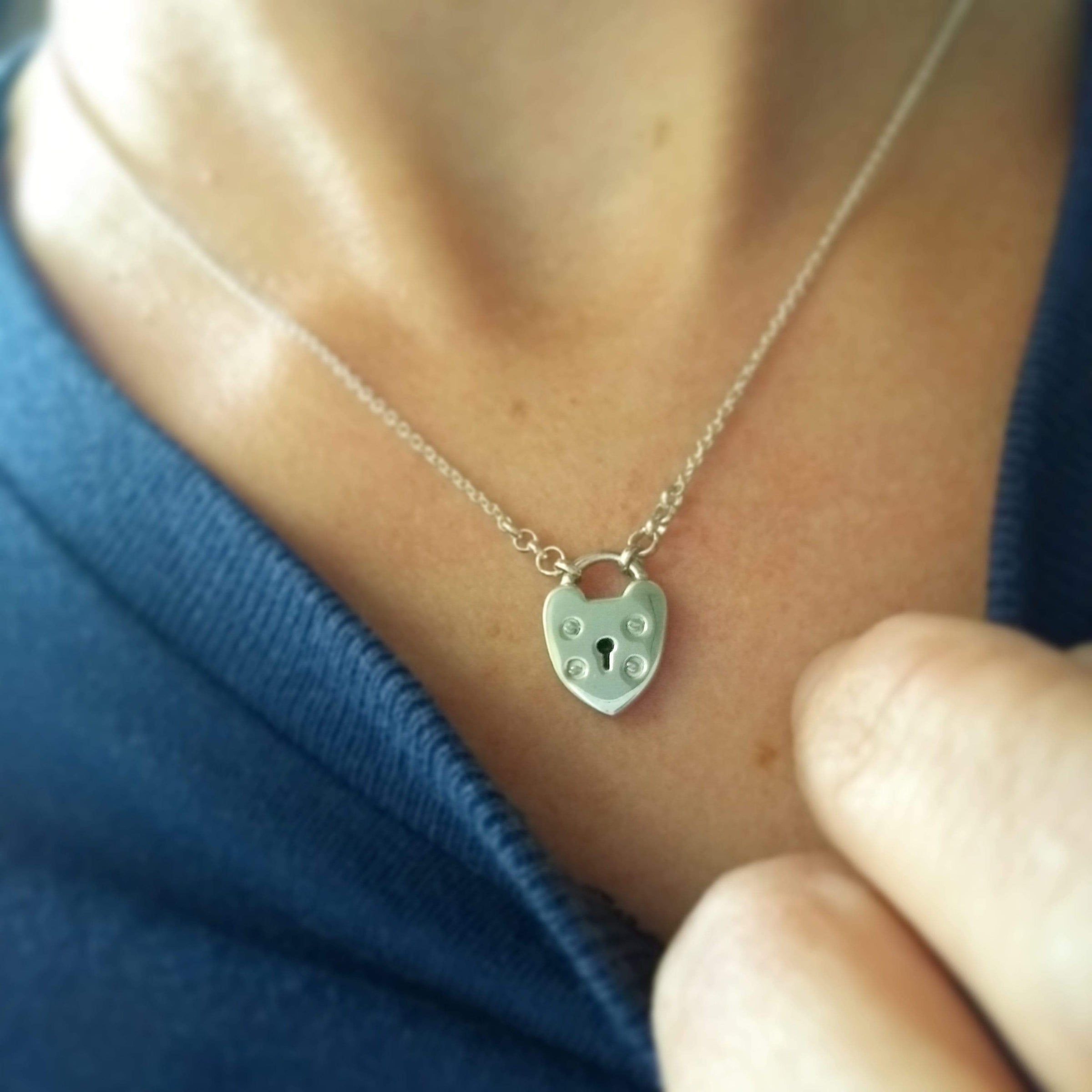 Dior heart deals lock necklace