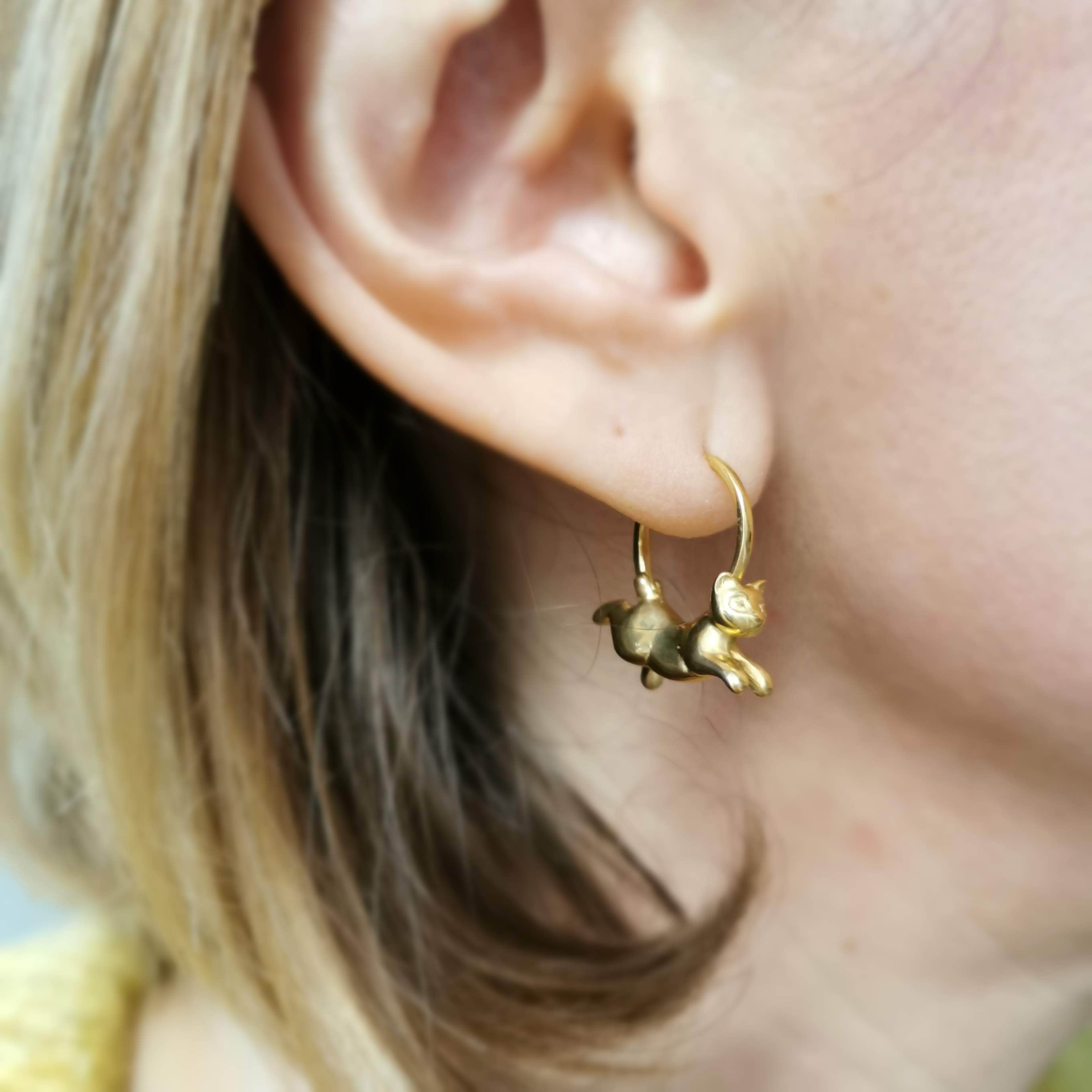 9ct gold cat earrings top